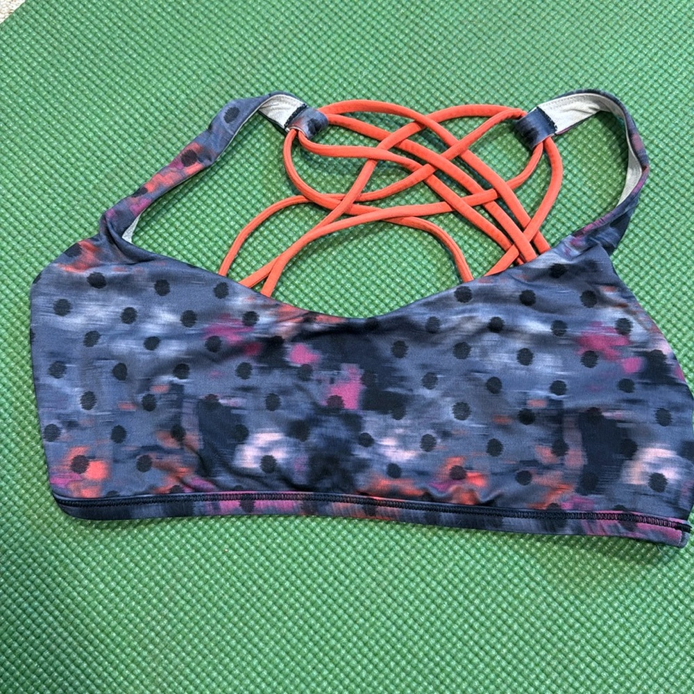 Lululemon free to be polka dot bra 10